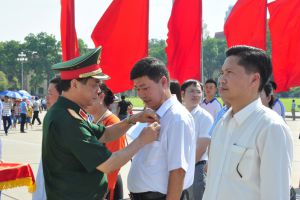 Đoàn đại biểu thành phố Thái Nguyên báo công dâng Bác