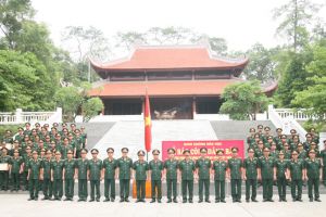 Binh chủng Hóa học báo công dâng Bác tại Khu Di tích K9