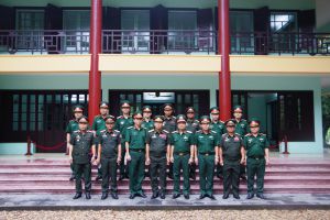 Đoàn đại biểu Cục Quân huấn, Bộ Tổng Tham mưu, Quân đội nhân dân Lào dâng hương tưởng niệm Chủ tịch Hồ Chí Minh tại Khu Di tích K9