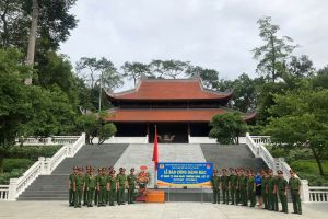 Đoàn đại biểu cán bộ, đoàn viên Cụm Công tác Đảng và công tác quần chúng số 2, Cục C10, Bộ Công an báo công tại Khu Di tích K9