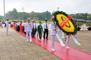 Ban Thi đua - Khen thưởng Trung ương báo công dâng Bác