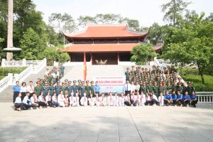Hội Cựu chiến binh và Đoàn Thanh niên cộng sản Hồ Chí Minh quận Thanh Xuân, thành phố Hà Nội báo công dâng Bác tại Khu Di tích K9