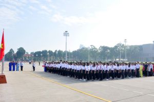 Trường THCS và THPT Nguyễn Tất Thành Hà Nội báo công dâng Bác