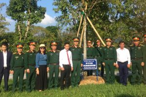 Bộ Tư lệnh Bảo vệ Lăng Chủ tịch Hồ Chí Minh tham dự lễ giỗ lần thứ 90 cụ Phó bảng Nguyễn Sinh Sắc và trồng cây lưu niệm tại Khu Di tích lịch sử Truông Bồn