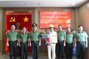 Bộ Tư lệnh Cảnh vệ công bố và trao quyết định của Bộ trưởng Bộ Công an về công tác bổ nhiệm cán bộ