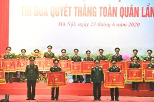 Bông hoa Quyết thắng bên Lăng Bác Hồ