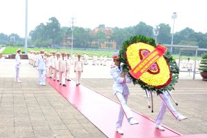 Đảng ủy Công an Trung ương và Bộ Công an vào Lăng viếng  Chủ tịch Hồ Chí Minh và tưởng niệm các Anh hùng liệt sỹ