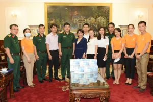 Tiếp nhận 25.000 khẩu trang do Viện Sức khỏe Cộng đồng và Công ty cổ phần y tế Minh Anh trao tặng