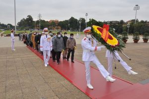 Đoàn đại biểu Người có uy tín trong đồng bào dân tộc thiểu số tỉnh Đồng Nai vào Lăng viếng Bác
