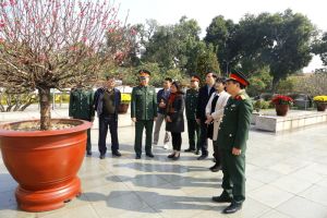 Người nữ cán bộ quản lý tâm huyết với nhiệm vụ giữ gìn  và tôn tạo cảnh quan bên Lăng Bác Hồ