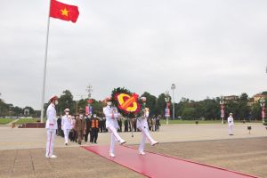 Đoàn đại biểu Người có uy tín trong đồng bào dân tộc thiểu số tỉnh Lạng Sơn vào Lăng viếng Bác