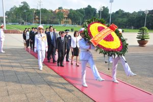 Bộ trưởng Bộ Ngoại giao Nhật Bản Motegi Toshimitsu dâng hoa, tưởng niệm Chủ tịch Hồ Chí Minh và các Anh hùng liệt sỹ