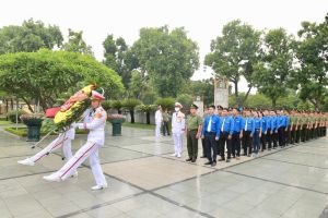 Chi đoàn Đại đội 3, Đoàn cơ sở Trung đoàn 375 dâng hương tưởng niệm các Anh hùng liệt sỹ