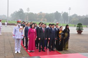 Thành ủy, HĐND, UBND, UBMTTQ Việt Nam thành phố Hà Nội vào Lăng viếng Chủ tịch Hồ Chí Minh và tưởng niệm các Anh hùng liệt sỹ