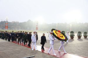 Diễn tập tổ chức lễ viếng Chủ tịch Hồ Chí Minh, tưởng niệm các Anh hùng liệt sỹ của Đoàn đại biểu dự Đại hội XIII của Đảng