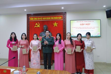Hội Phụ nữ Trung đoàn 375: Gặp mặt chào mừng 115 năm Ngày Quốc tế Phụ nữ (08/3/1910 - 08/3/2025) và 1985 năm Ngày khởi nghĩa Hai Bà Trưng