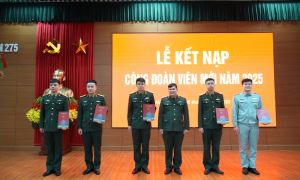 Công đoàn cơ sở Đoàn 275 kết nạp công đoàn viên và sinh hoạt nhân ngày Truyền thống Công đoàn Quốc phòng