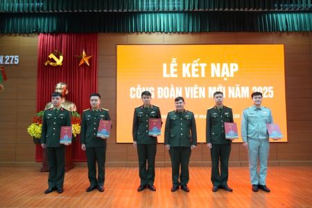 Công đoàn cơ sở Đoàn 275 kết nạp công đoàn viên và sinh hoạt nhân ngày Truyền thống Công đoàn Quốc phòng
