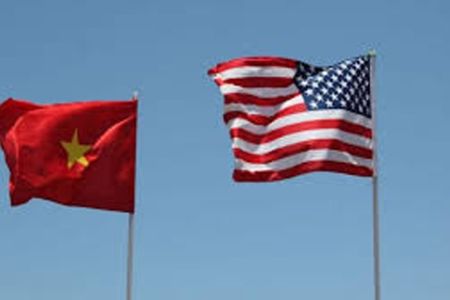 Trò “chọc gậy” lỗi thời và thiển cận