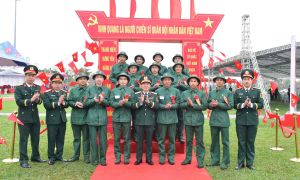 Bộ Tư lệnh Lăng Chủ tịch Hồ Chí Minh tiếp nhận thanh niên nhập ngũ về đơn vị