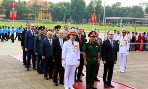 Đoàn Đại sứ quán Liên bang Nga, Belarus, Kazakhstan và Armenia vào Lăng viếng Chủ tịch Hồ Chí Minh