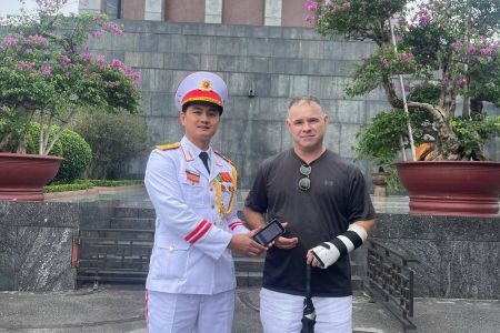 Phát huy phẩm chất Bộ đội Cụ Hồ: Chiến sĩ Đoàn 275 trả lại tài sản cho du khách quốc tế