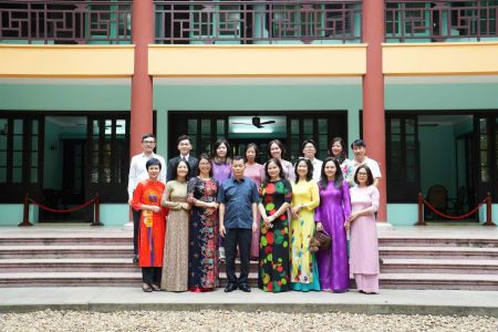 Đoàn cán bộ Cục Quản trị Tài vụ, Bộ Ngoại giao dâng hương tưởng niệm Chủ tịch Hồ Chí Minh tại Khu Di tích K9