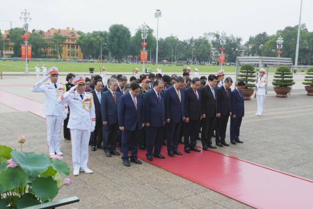 Đoàn Lãnh đạo Đảng, Nhà nước vào Lăng viếng Chủ tịch Hồ Chí Minh và tưởng niệm các Anh hùng liệt sĩ