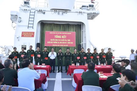 Đoàn công tác Bộ Tư lệnh Lăng thăm quần đảo Trường Sa, nhà giàn DK1