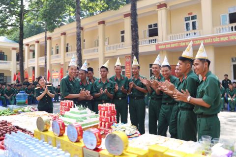  Ấm áp tình đồng đội giữa thao trường nắng gió Đoàn 285