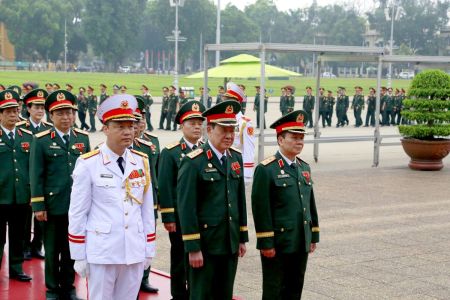Đoàn đại biểu dự Đại hội đại biểu toàn quốc Hội Cựu chiến binh Việt Nam  lần thứ VIII vào Lăng viếng Chủ tịch Hồ Chí Minh