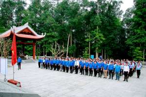 Đoàn đại biểu đoàn viên, thanh niên thành phố Hà Nội báo công dâng Bác  tại Khu Di tích K9