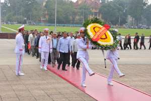 Đoàn đại biểu người có uy tín tiêu biểu trong đồng bào dân tộc thiểu số khu vực biên giới trên toàn quốc vào Lăng viếng Chủ tịch Hồ Chí Minh