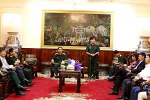 Cơ quan Văn phòng, Chính trị tổ chức gặp mặt nữ cán bộ, công nhân viên nhân Ngày Phụ nữ Việt Nam 20/10/2013