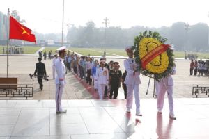 Đoàn đại biểu Người có công với cách mạng tỉnh Đồng Tháp vào Lăng viếng Bác
