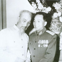 Ho Chu tich tra loi chat van qua loi ke cua Tuong Giao